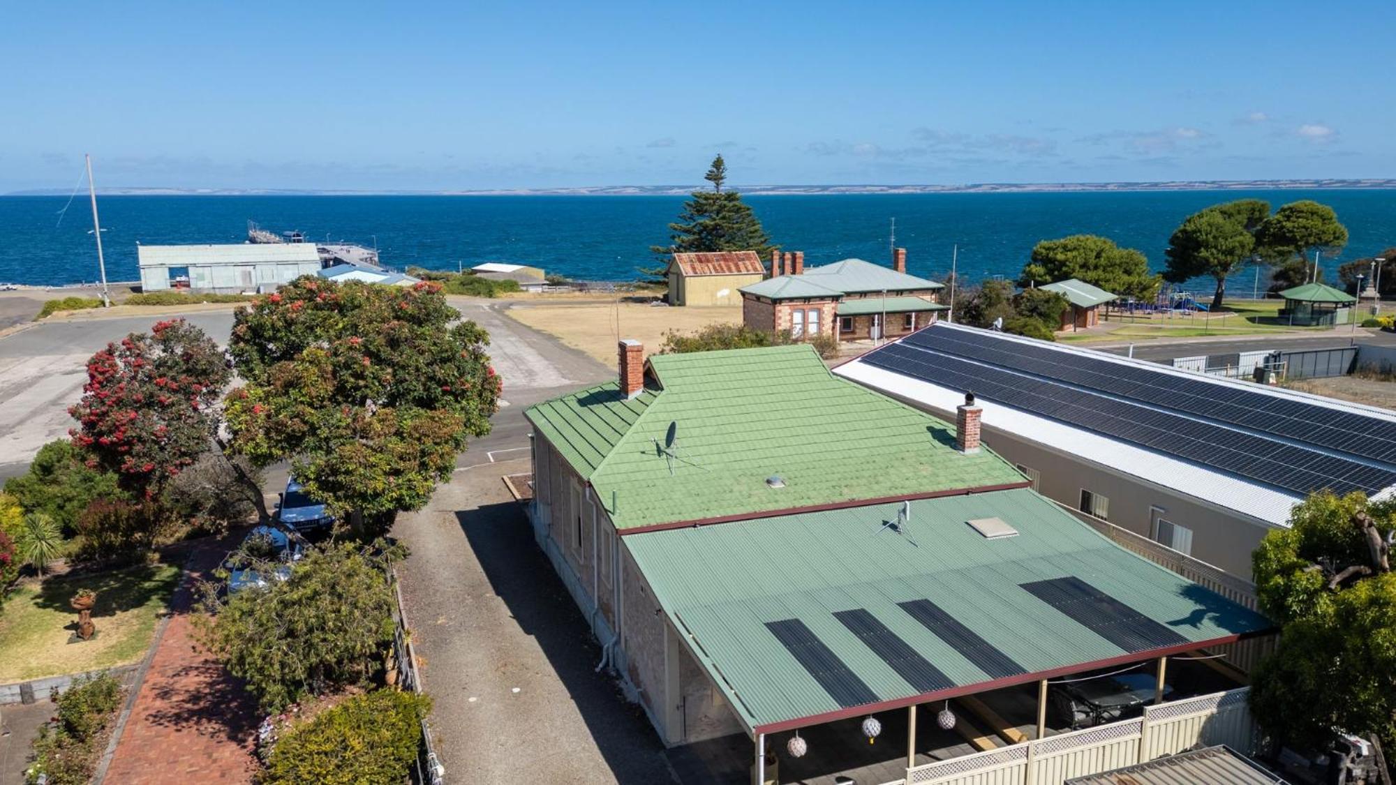 Armadale House - Kingscote Villa Exterior photo